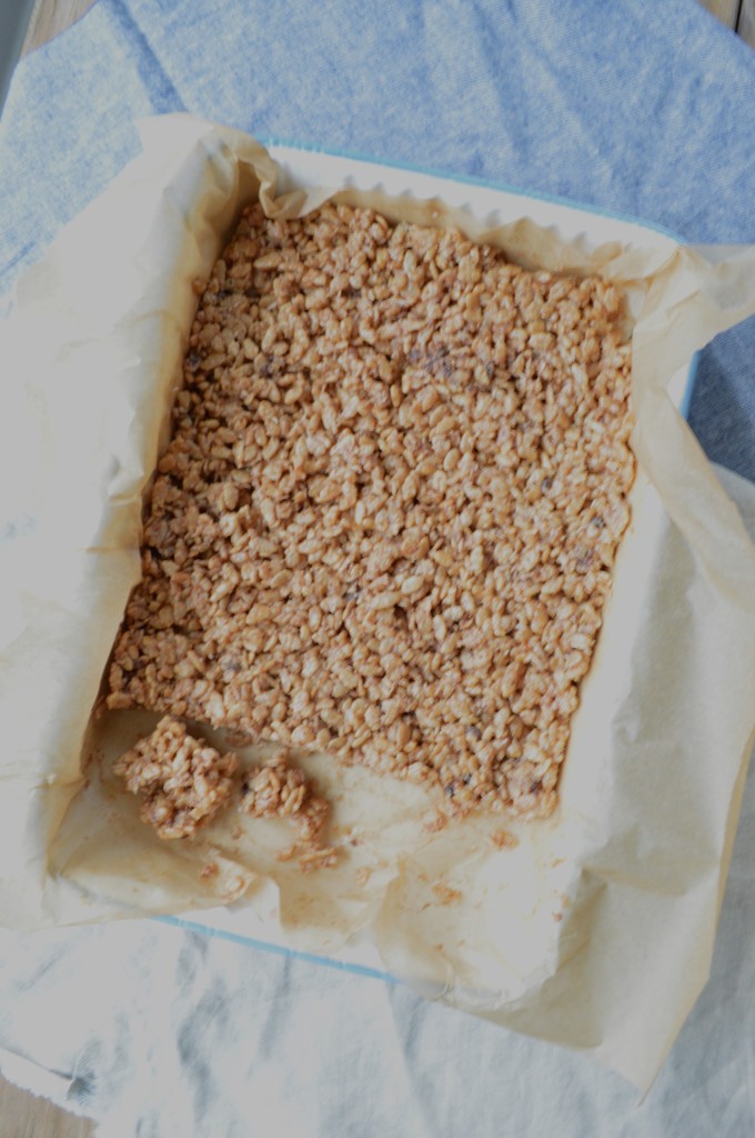 Healthy Rice Crispy Treats [gluten-free, dairy free and refined sugar free too, these little treats are delicious!] via www.simplyrealhealth.com 