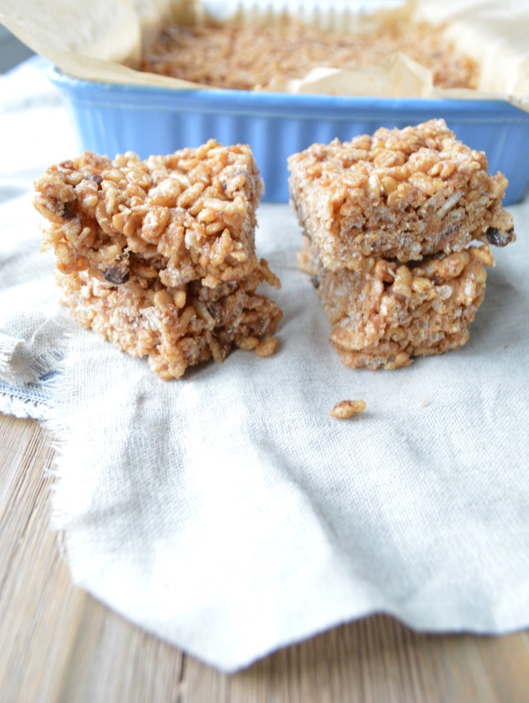 Healthy Rice Crispy Treats [gluten-free, dairy free and refined sugar free too, these little treats are delicious!] via www.simplyrealhealth.com 