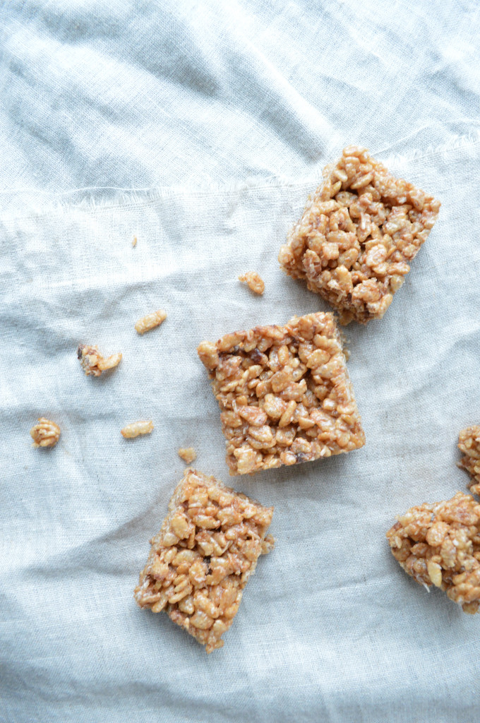 Healthy Rice Crispy Treats [gluten-free, dairy free and refined sugar free too, these little treats are delicious!] via www.simplyrealhealth.com 