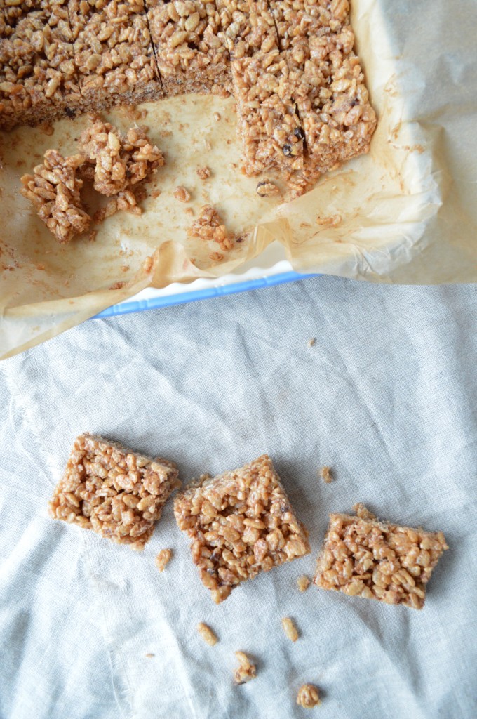 Healthy Rice Crispy Treats [gluten-free, dairy free and refined sugar free too, these little treats are delicious!] via www.simplyrealhealth.com 