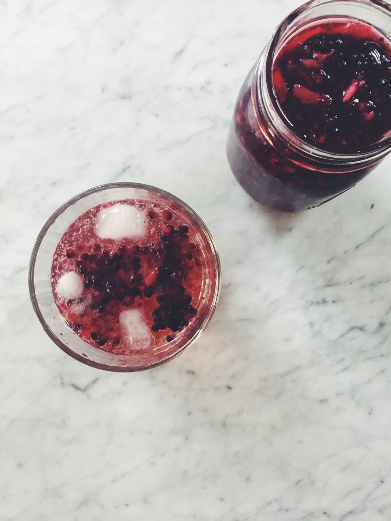 How to make your own blackberry shrub (for the best + healthiest summer cocktails + mocktails) via simplyrealhealth.com!