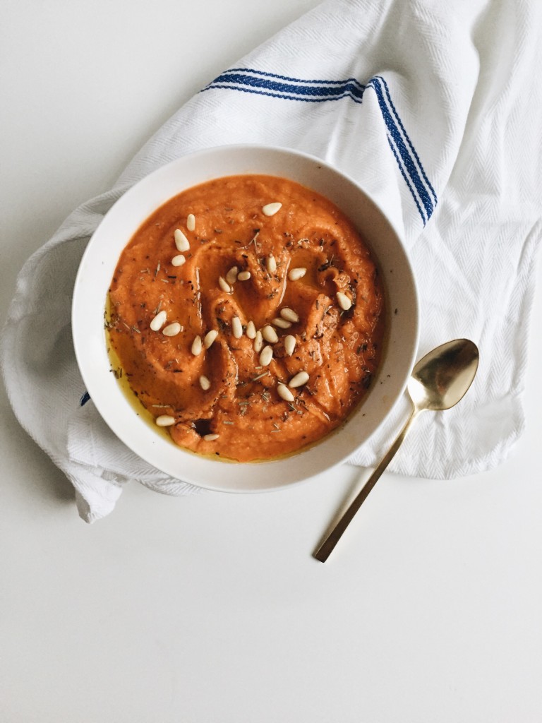 Roasted Carrot Soup + The Winter Meal Plan (gluten free, real food meal plan for real people) via @simplyrealhealth