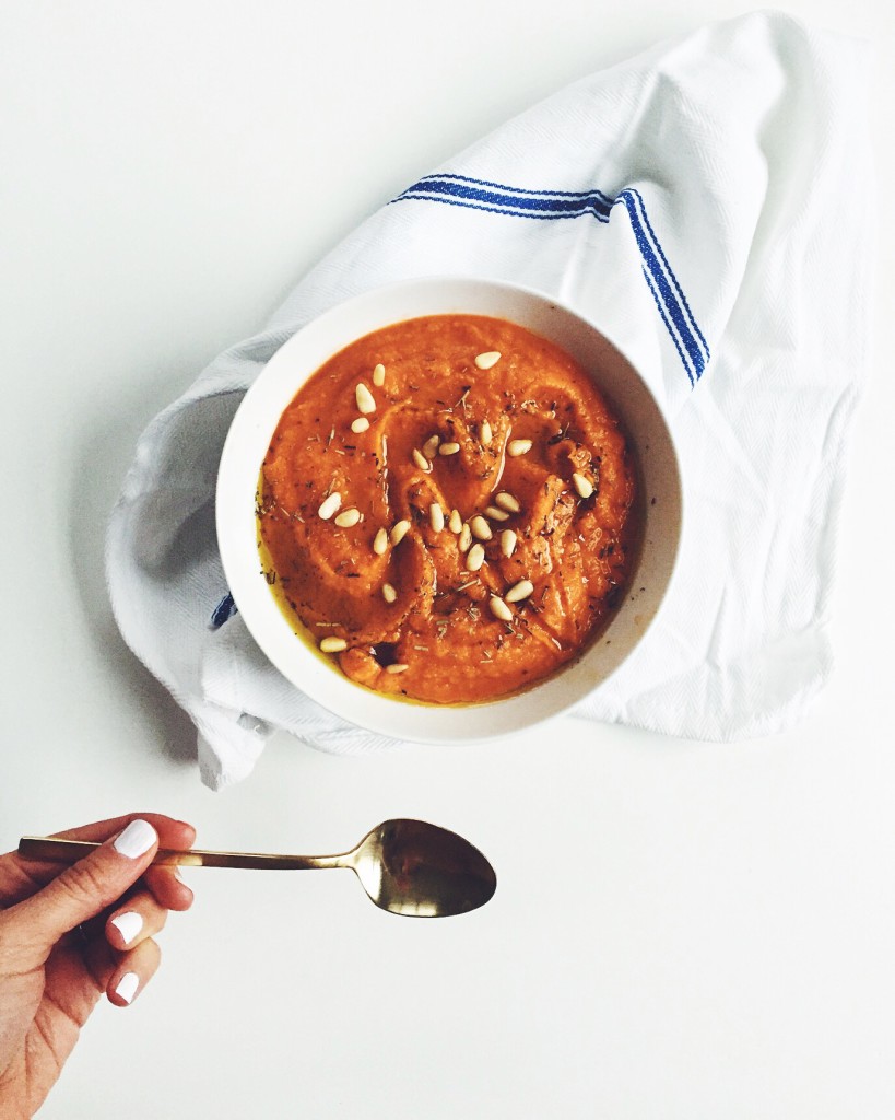 Roasted Carrot Soup + The Winter Meal Plan (gluten free, real food meal plan for real people) via @simplyrealhealth