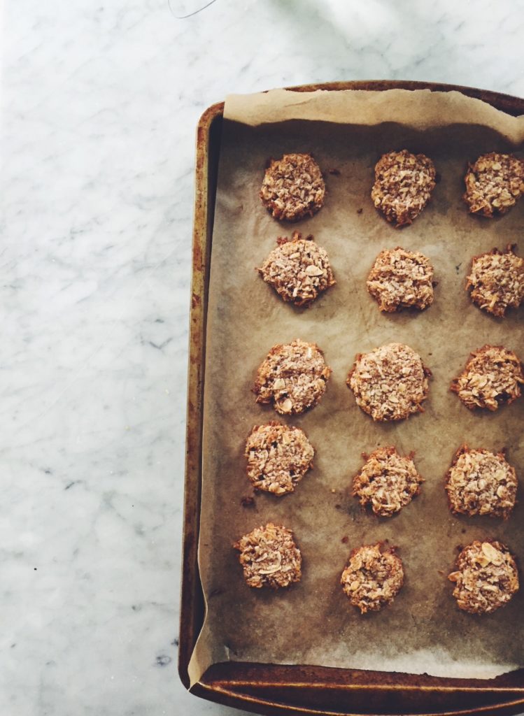 Banana, Macadamia Nut + Pineapple Cookies (Healthy Breakfast Cookies) via @simplyrealhealth