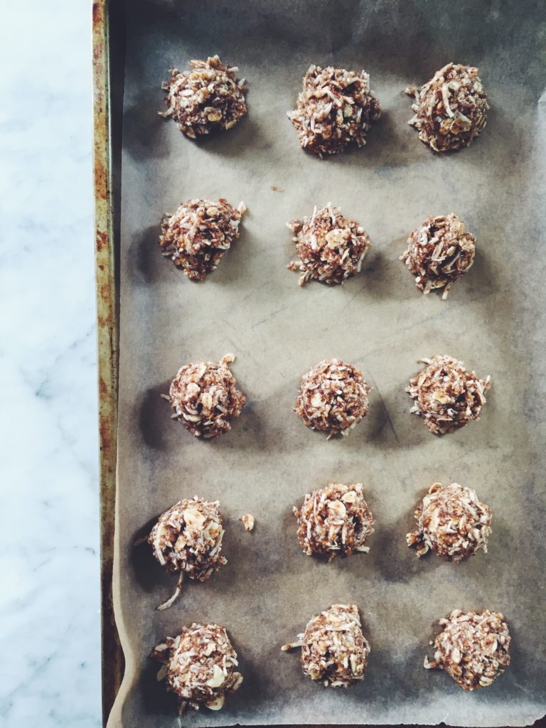 Banana, Macadamia Nut + Pineapple Cookies (Healthy Breakfast Cookies) via @simplyrealhealth