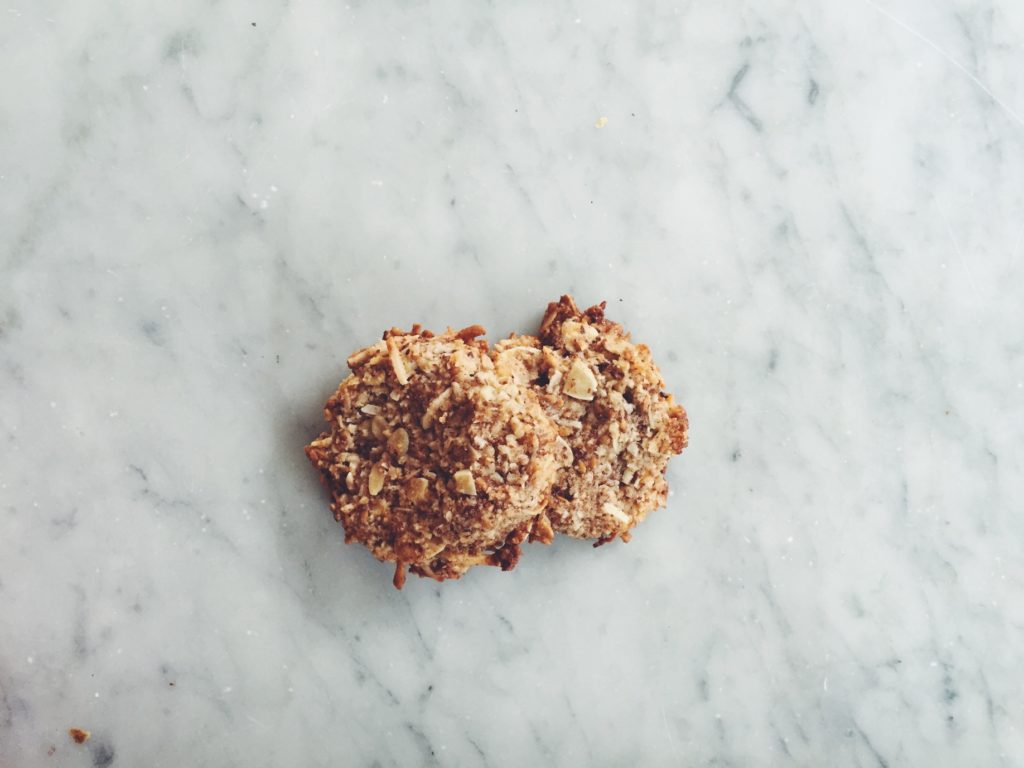 Banana, Macadamia Nut + Pineapple Cookies (Healthy Breakfast Cookies) via @simplyrealhealth