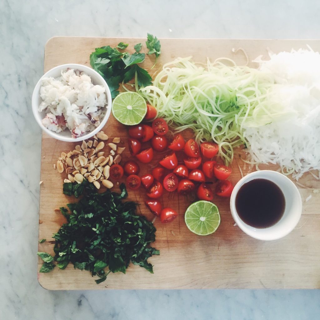 Thai Crab + Green Papaya Salad via @simplyrealhealth. Soy sauce free and super easy to make!