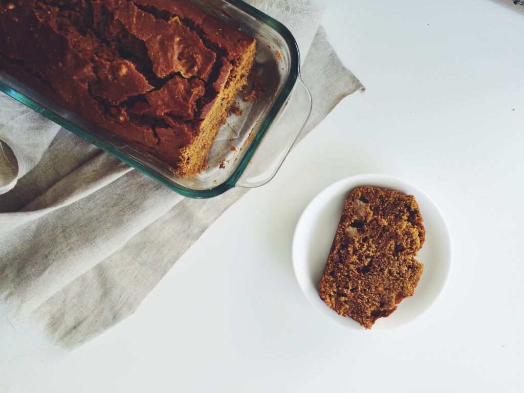 Gluten Free Pumpkin Apple Bread via @simplyrea