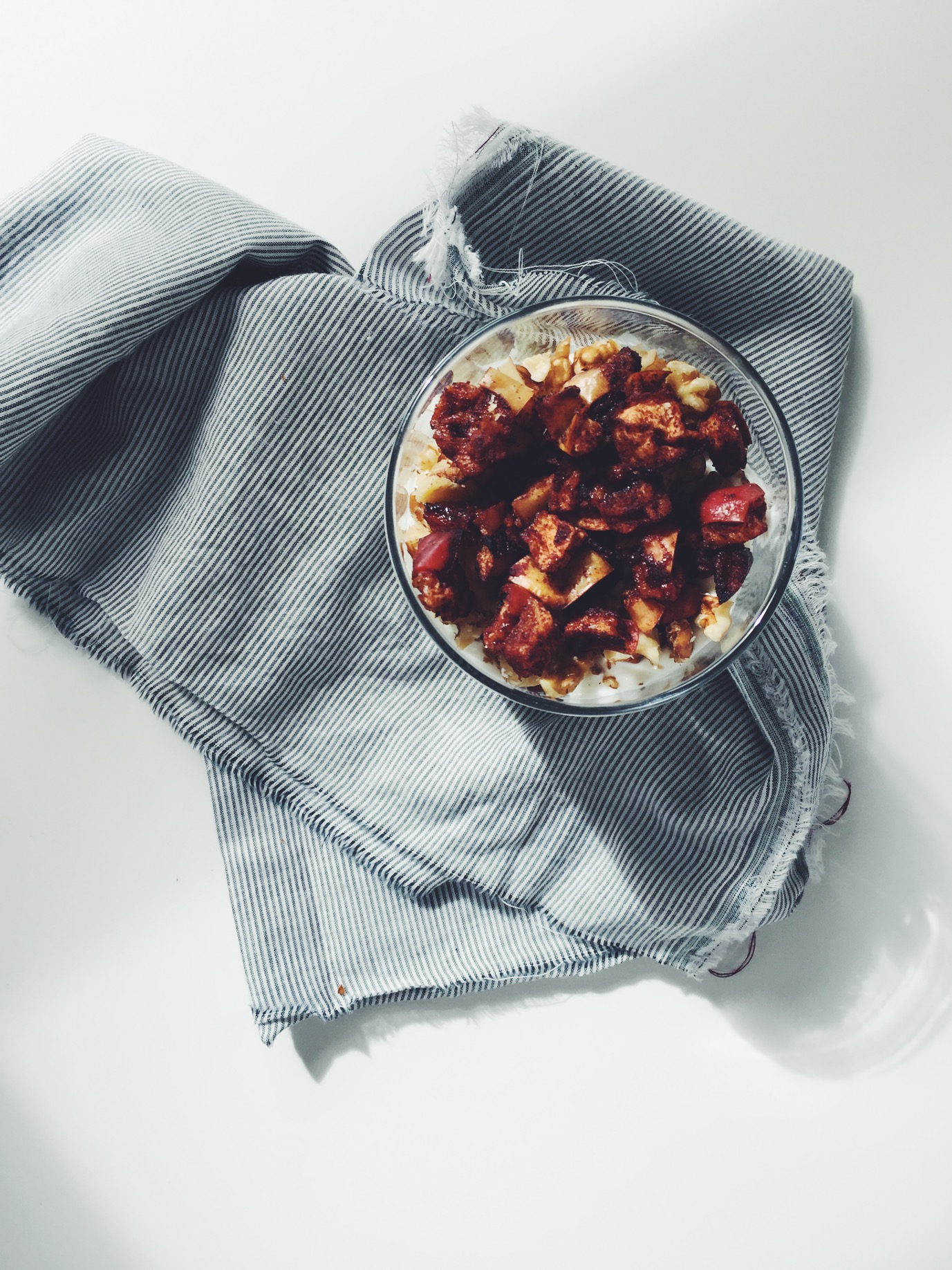 Roasted Apple + Walnut Parfait Bowls via @simplyrealhealth. Super easy and #glutenfree #breakfast!